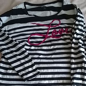 Mid-sleeve striped shirt